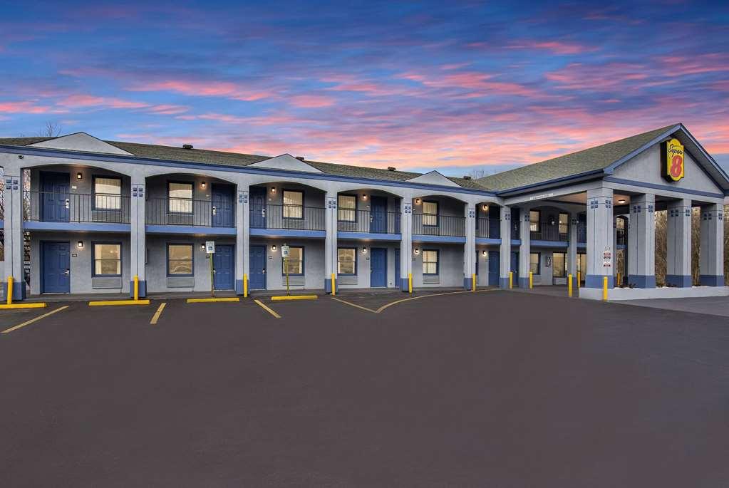Super 8 By Wyndham Nashville West Exterior photo