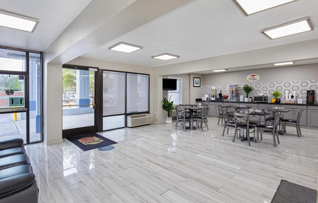 Super 8 By Wyndham Nashville West Exterior photo