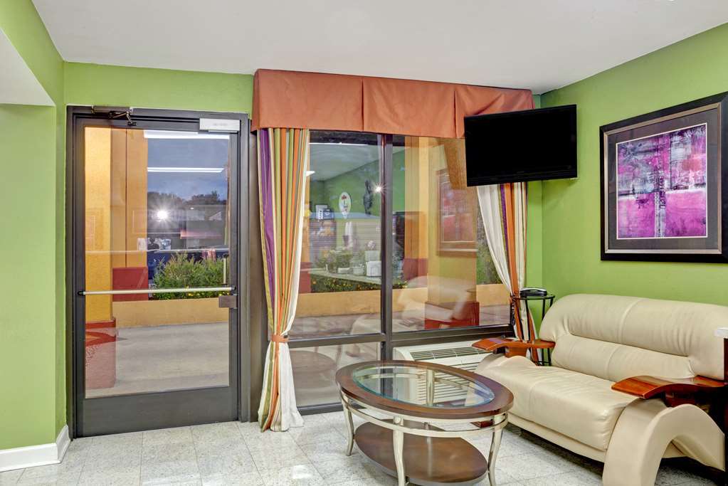 Super 8 By Wyndham Nashville West Interior photo