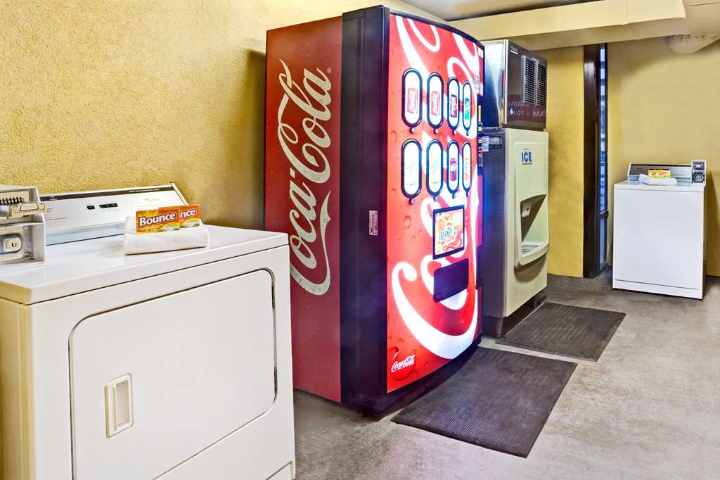 Super 8 By Wyndham Nashville West Facilities photo